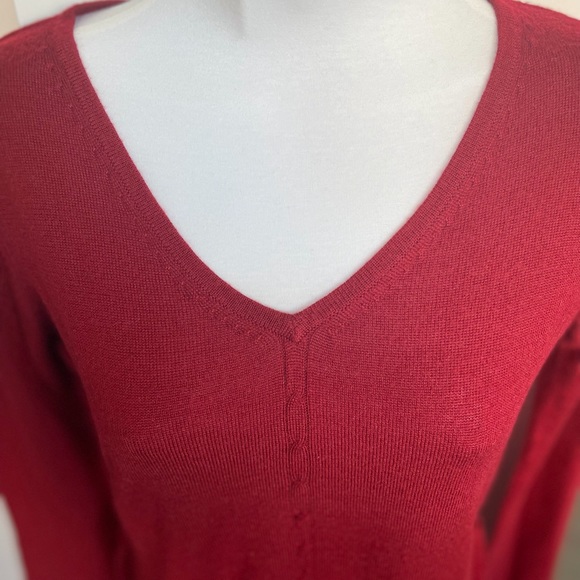 BCBG Small V neck sweater - Picture 5 of 8